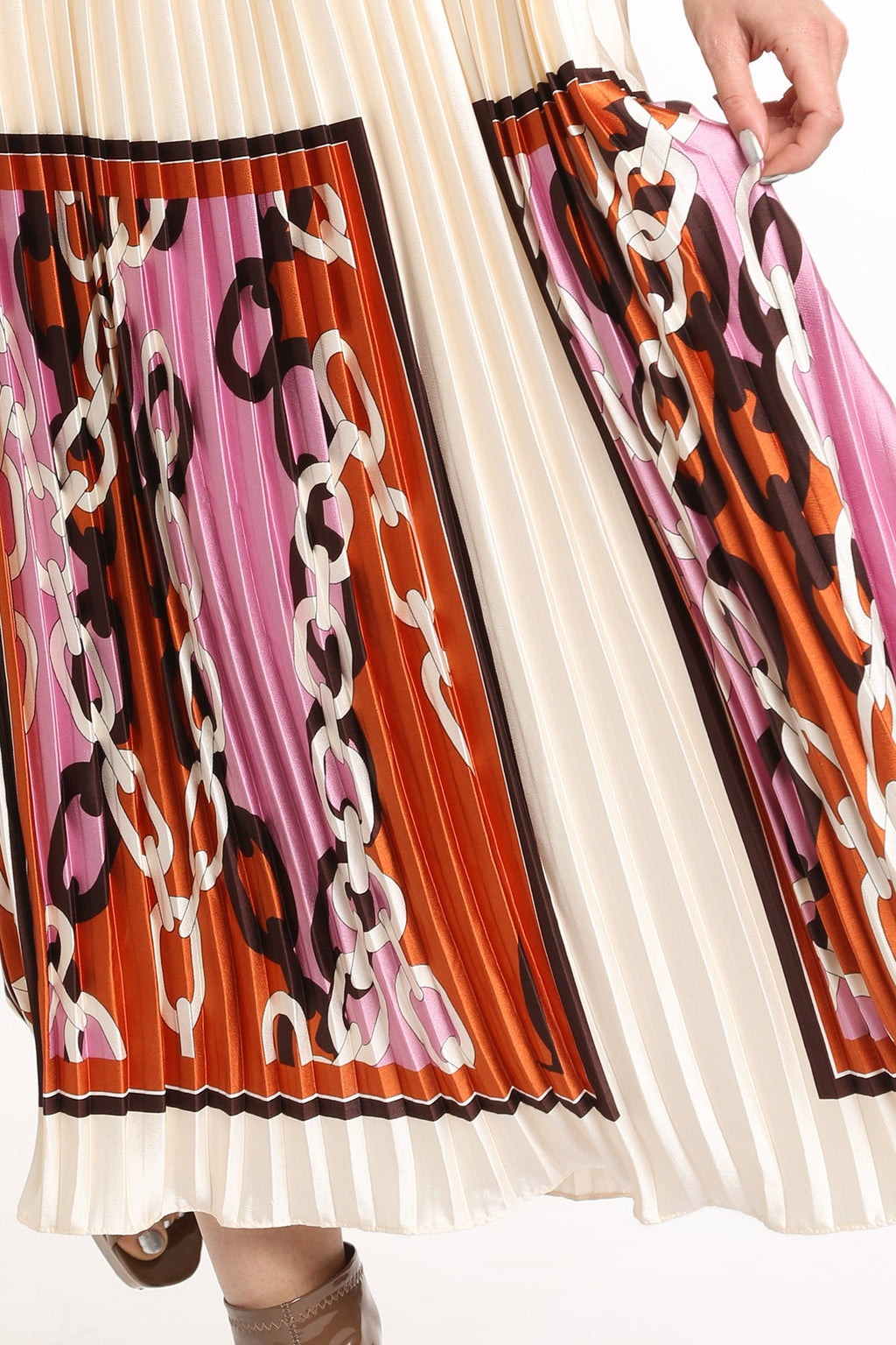 Avery Chain Link Patterned Partial Pleat Maxi Dress - HOUSE OF SHE