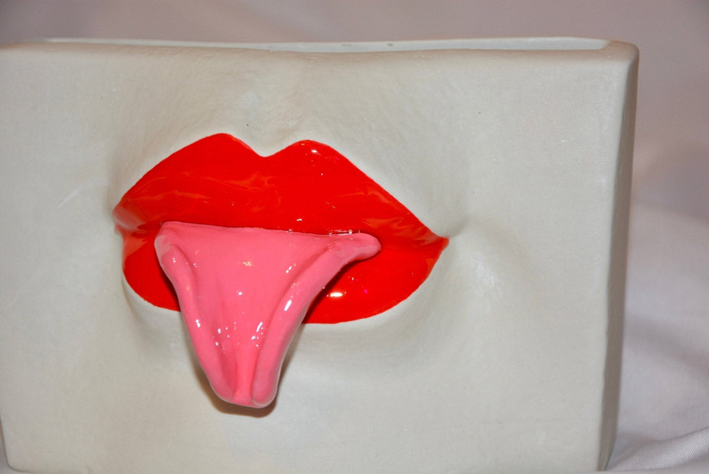 TONGUE TIED VASE