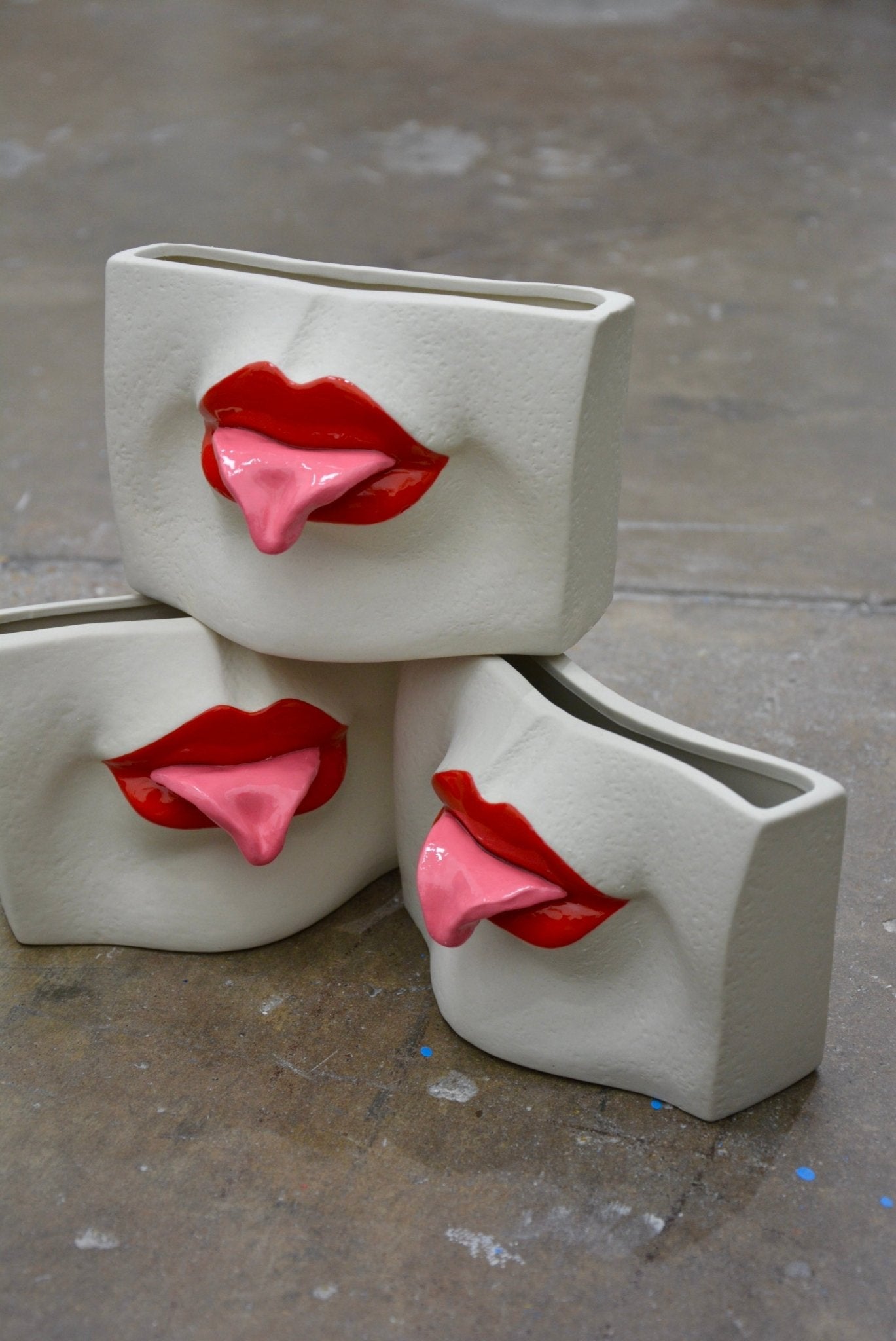 TONGUE TIED VASE