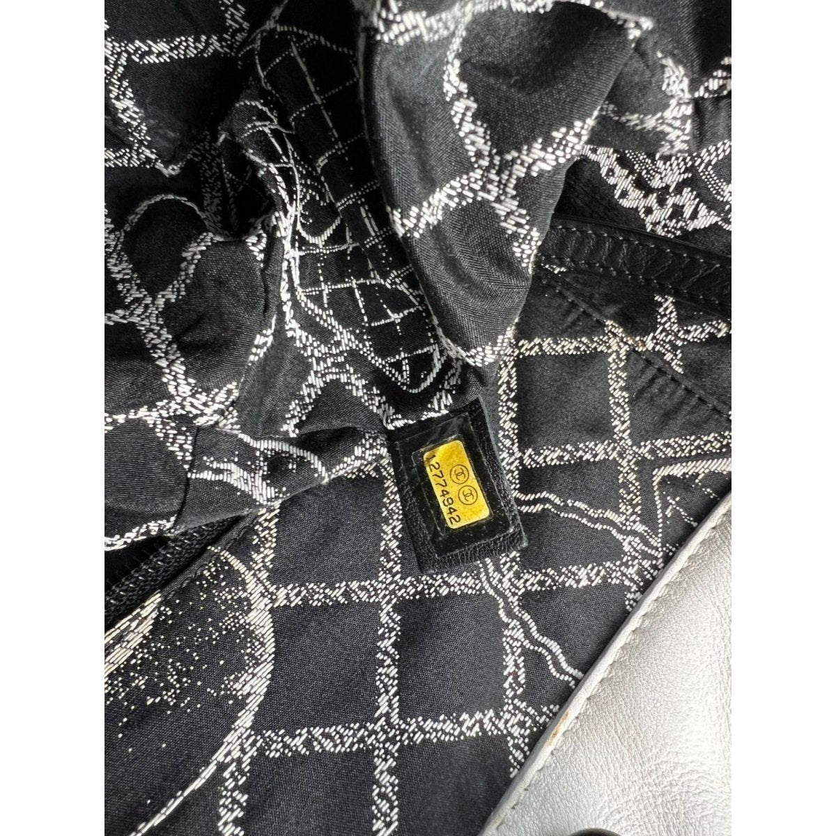 Chanel Essential 31 Rue Cambon Slopping White Leather Tote - HOUSE OF SHE