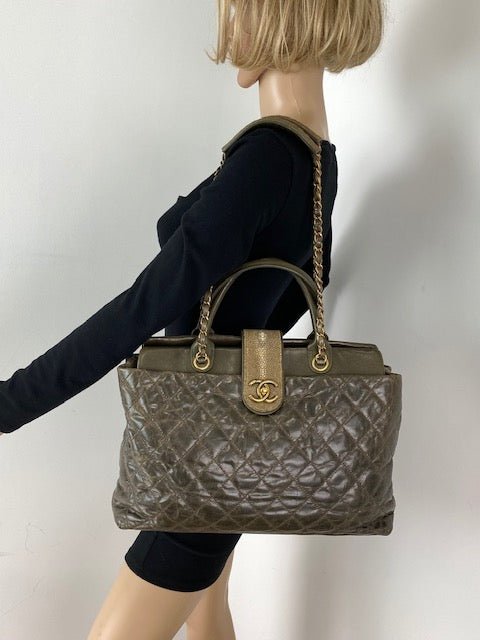 CHANEL Glazed Calfskin Shagreen Large Bindi CC Grey Tote Hand Bag - HOUSE OF SHE