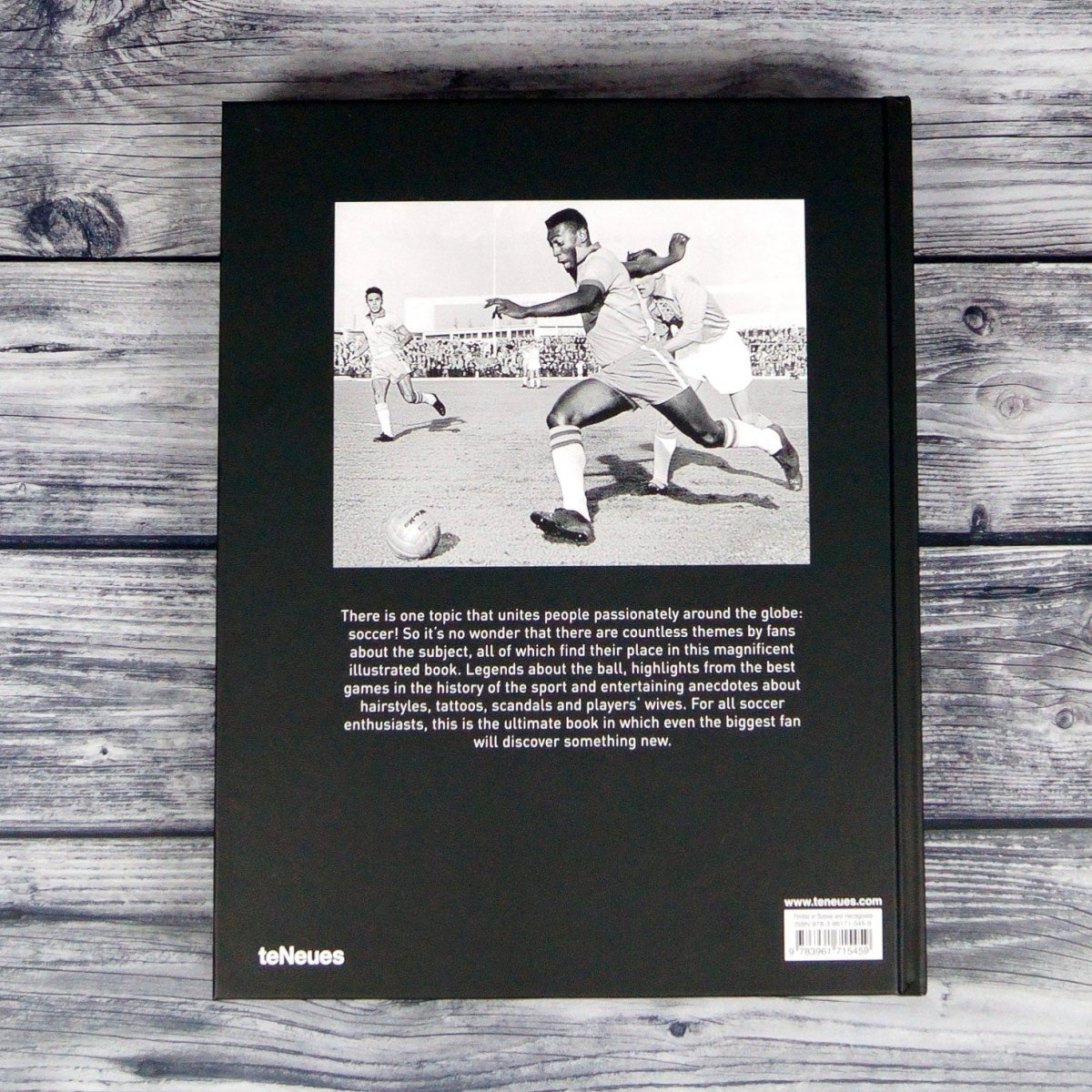 Soccer - The Ultimate Book - HOUSE OF SHE