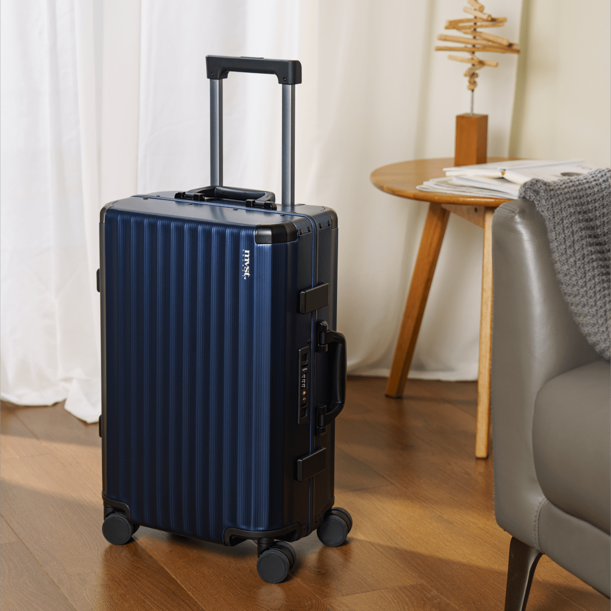 SPACE Aluminum Suitcase Navy - HOUSE OF SHE