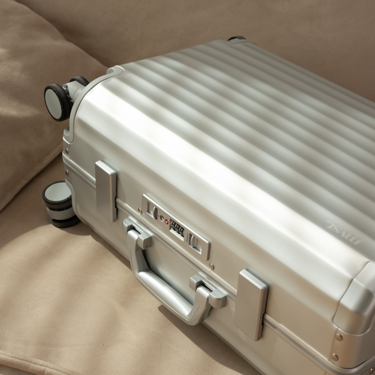 SPACE Aluminum Suitcase Silver - HOUSE OF SHE