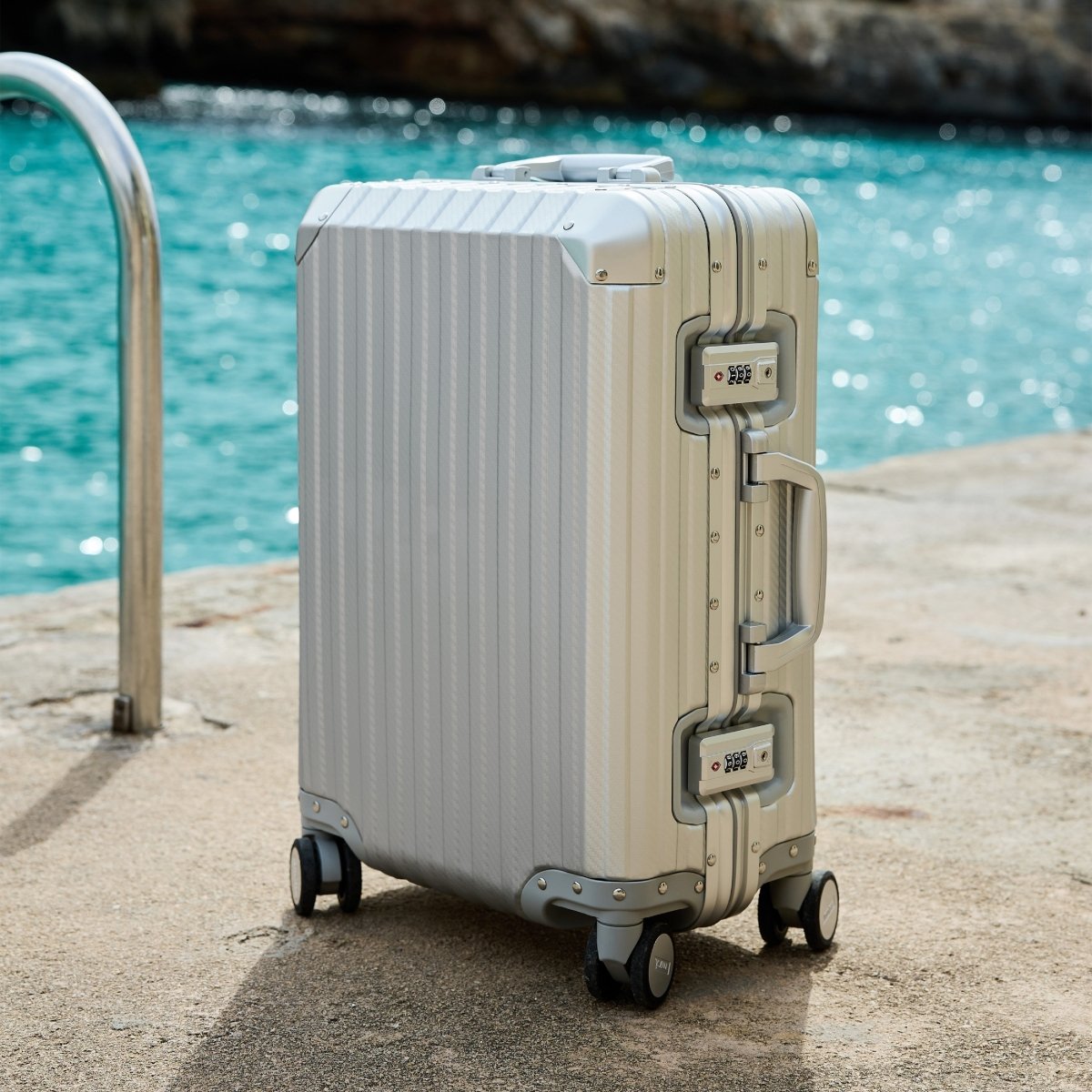 TREVA Aluminum Suitcase Silver - HOUSE OF SHE